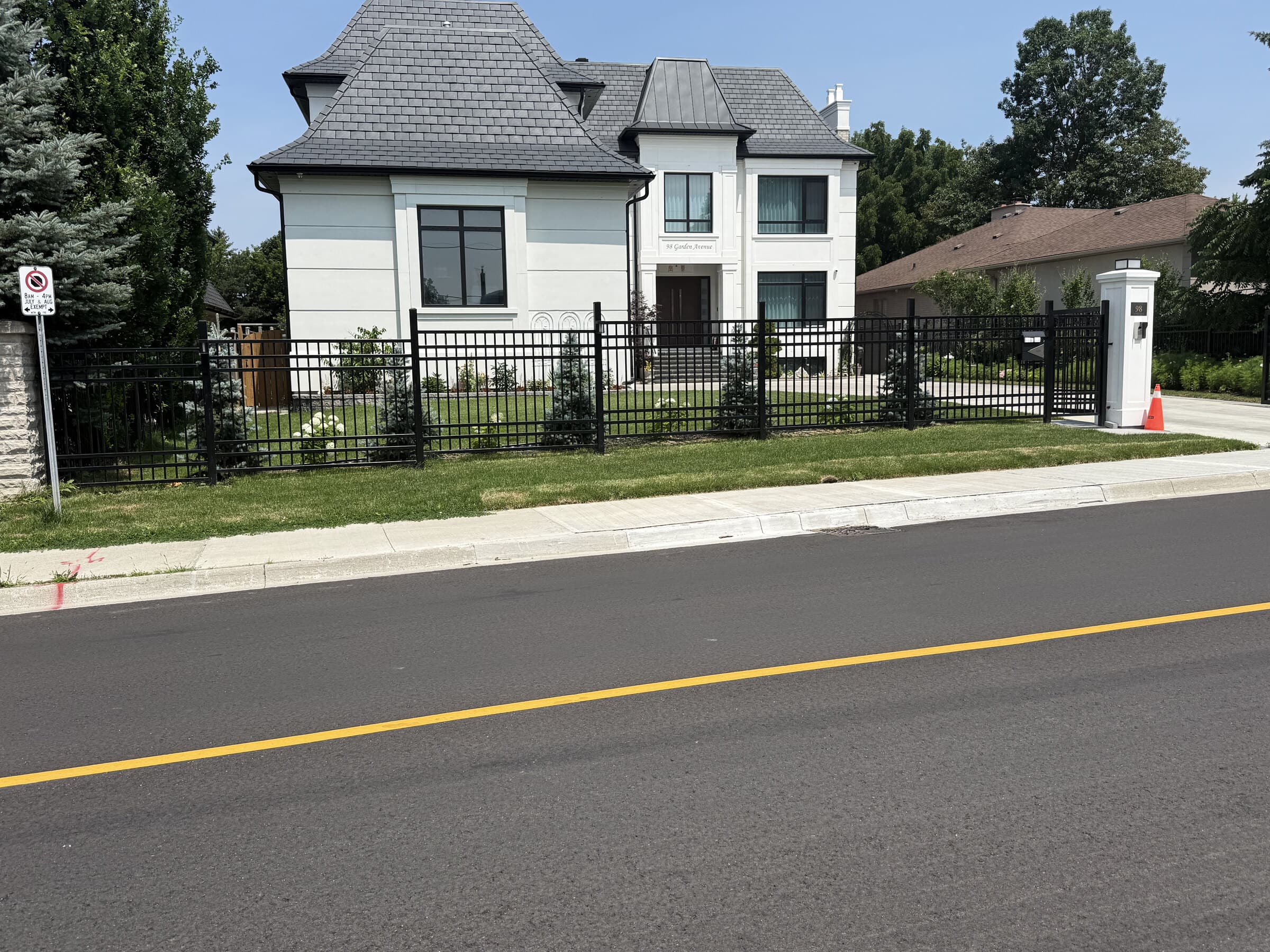 A street-front aluminum fence installed by Zhiwo Inc.
